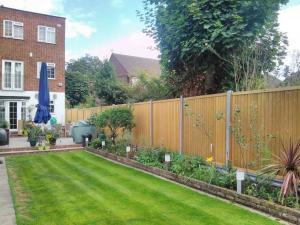 Jacksons Fencing Vertical Tongue and Groove Panels