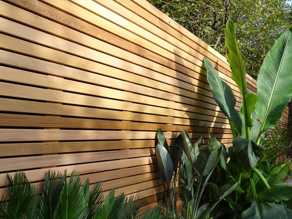 Cedar Screen Fencing in London installed by Oilcanfinish Landscaping